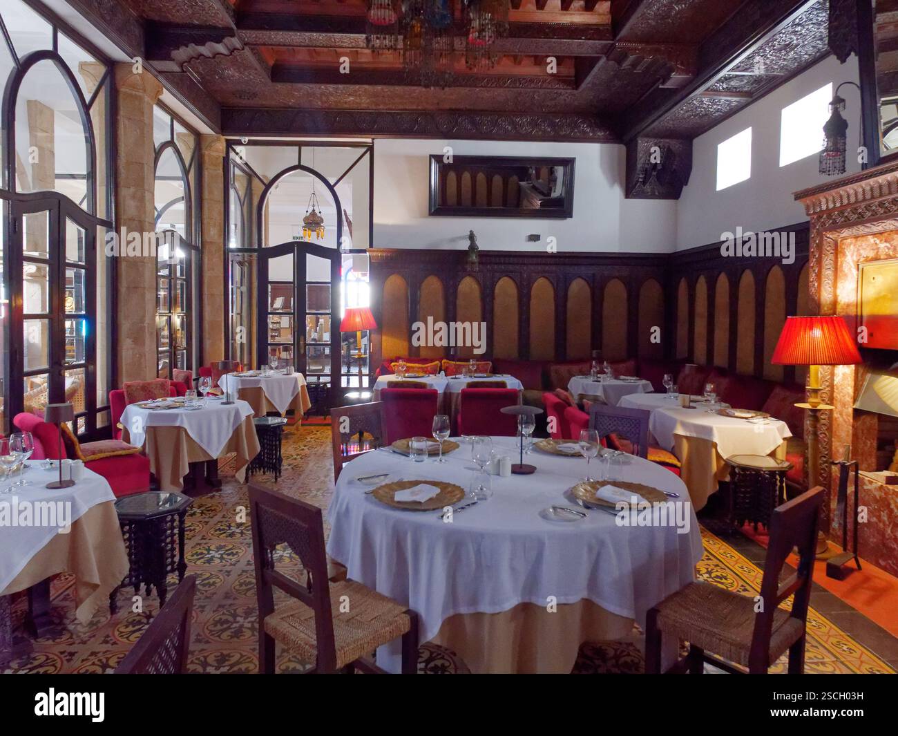 Dining room layout hi-res stock photography and images - Alamy