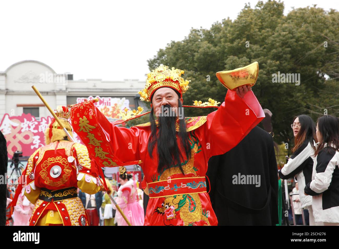 Folk artists perform to celebrate the Spring Festival in Nantong City