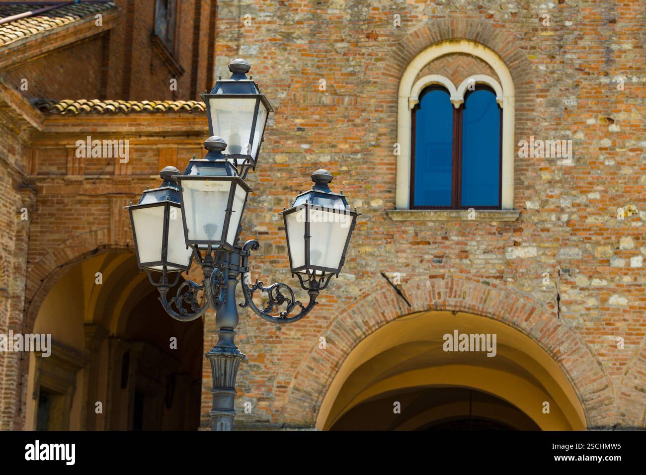 Street antique lights isolated hi-res stock photography and images - Alamy