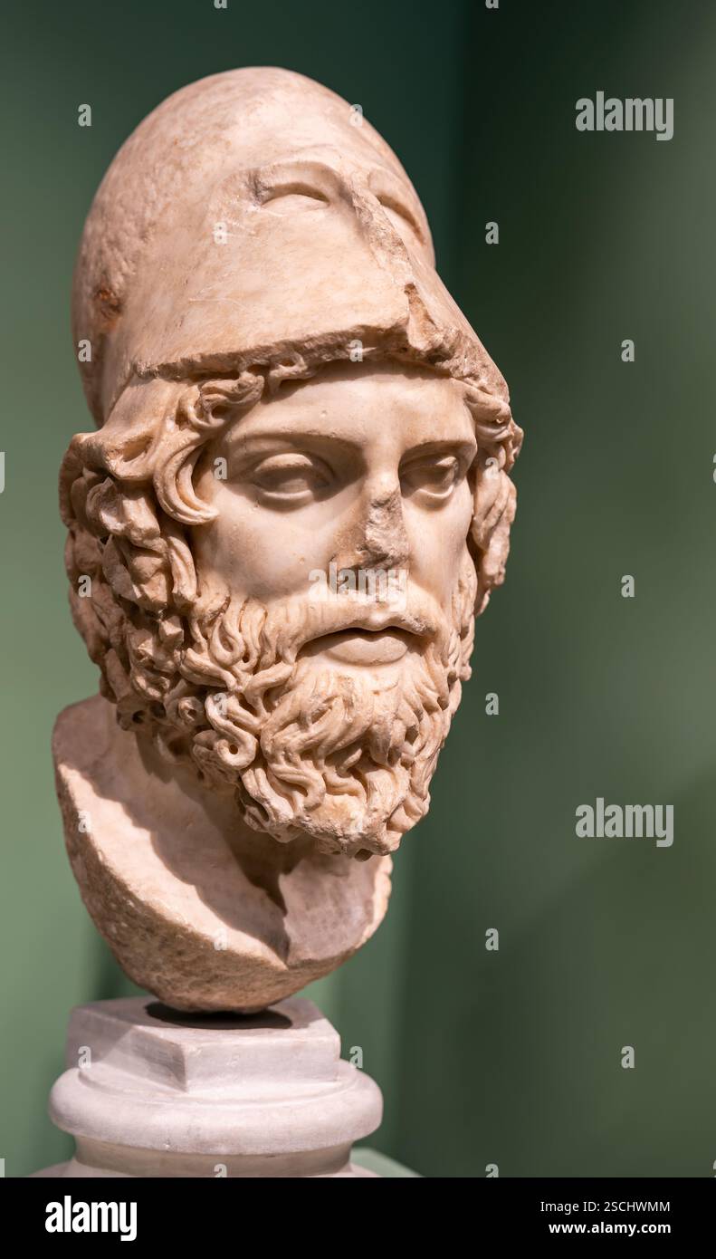 Ancient roman soldier marble hi-res stock photography and images - Alamy