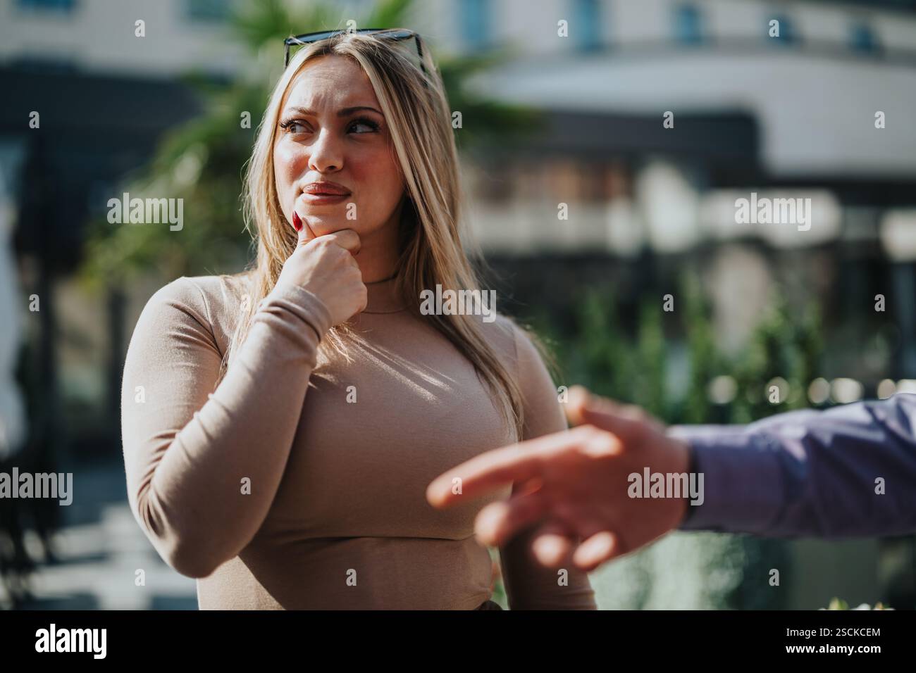 Bustling outdoor setting hi-res stock photography and images - Alamy