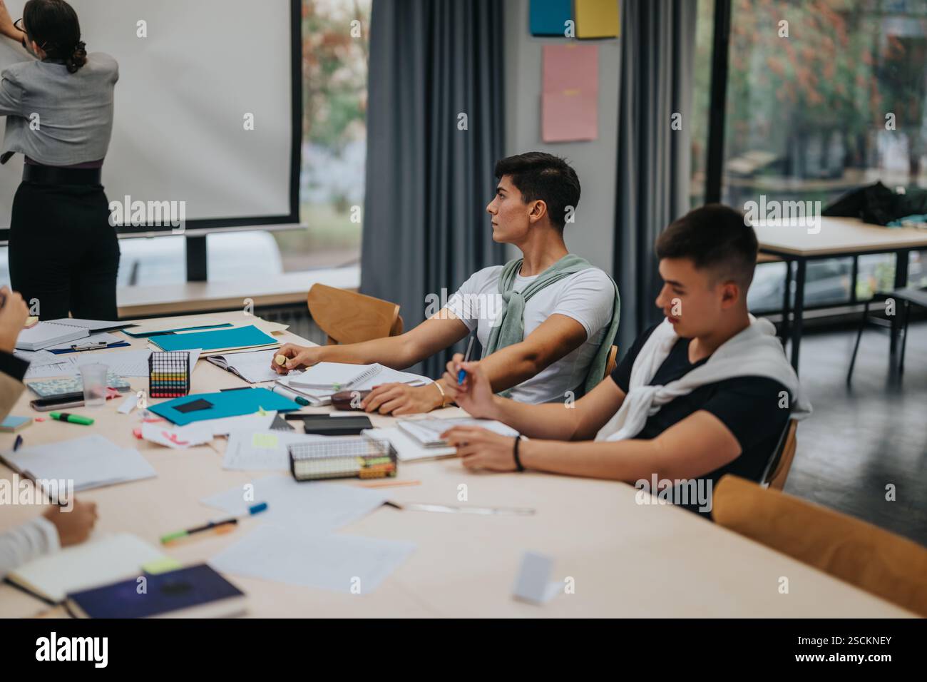 Students participating in a collaborative classroom setting Stock Photo
