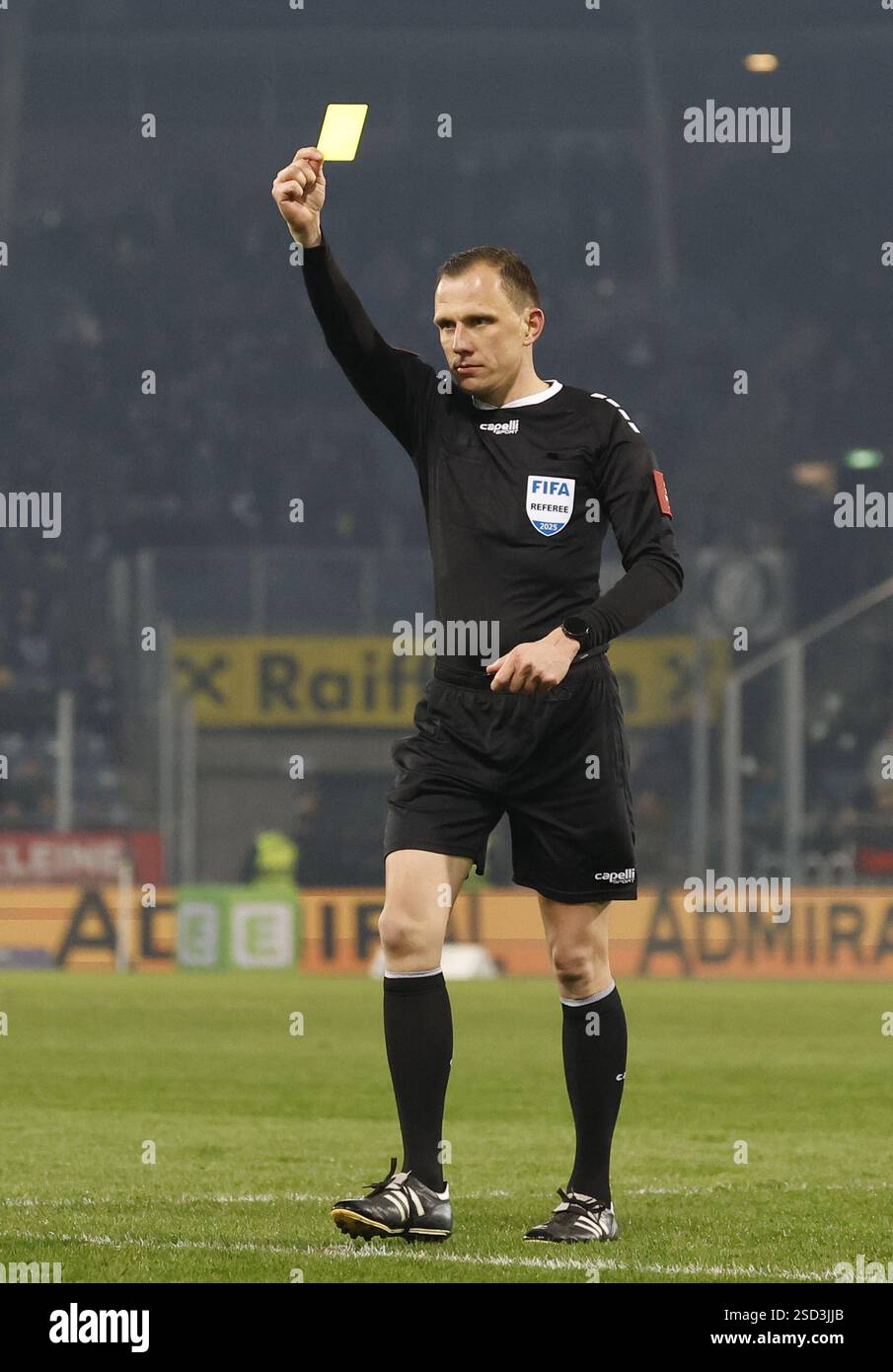 ABD0269 20250207 - GRAZ - ÖSTERREICH: Schiedsrichter Sebastian Gishamer ...