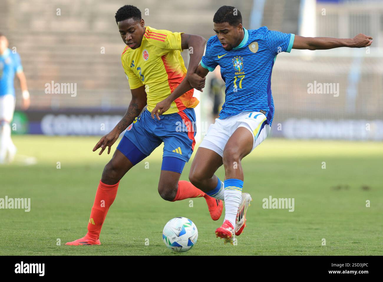 Keimer Brazil's Gustavo Prado, right, controls the ball under pressure from ...