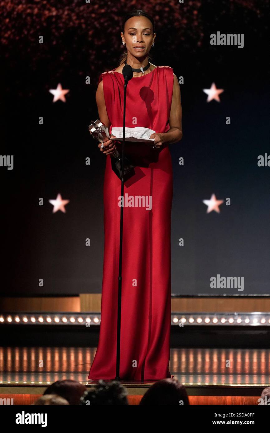 Zoe Saldana accepts the award for best supporting actress for "Emilia