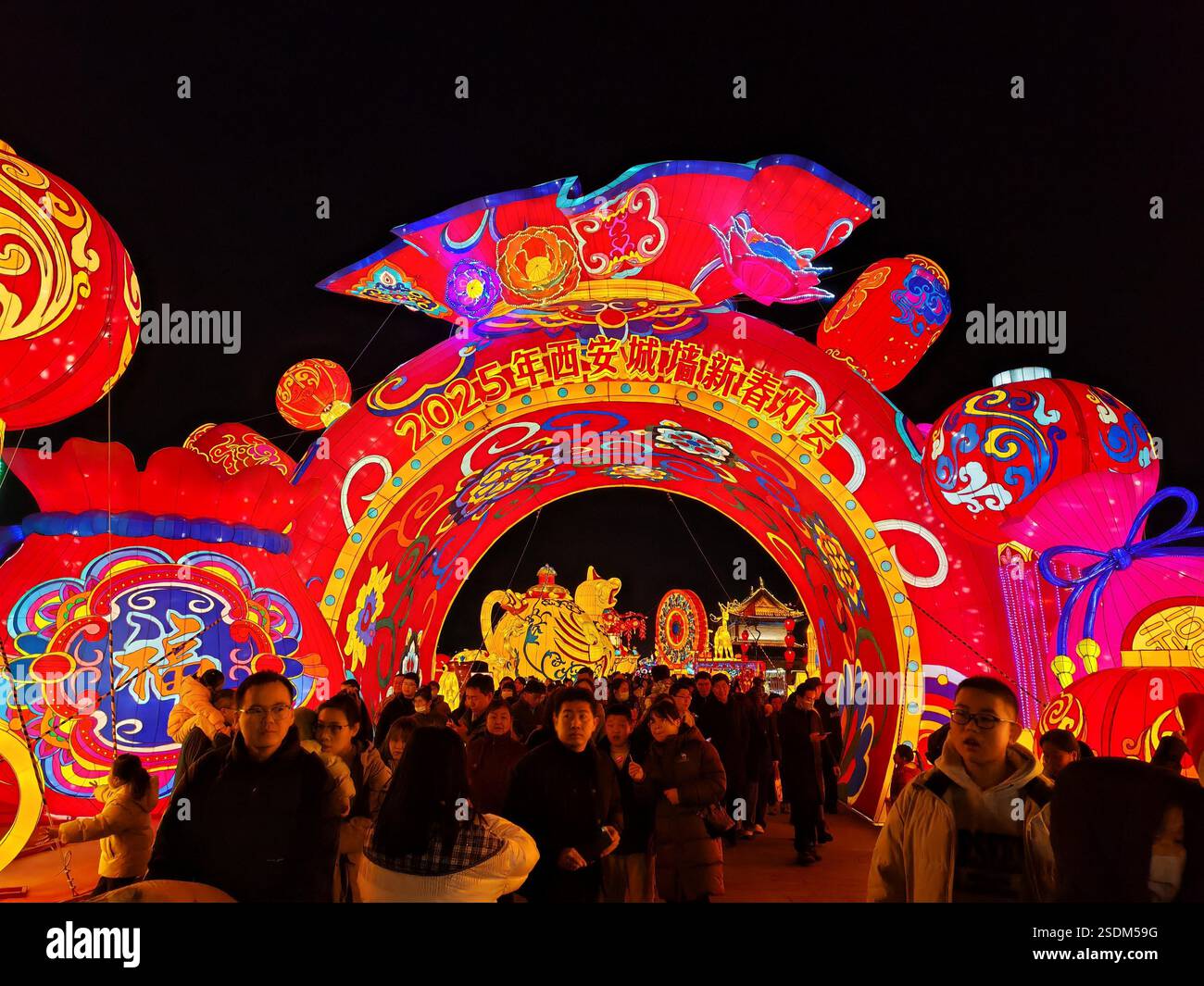 People visit the Xi'an City Wall Lantern Festival in Xi'an City ...