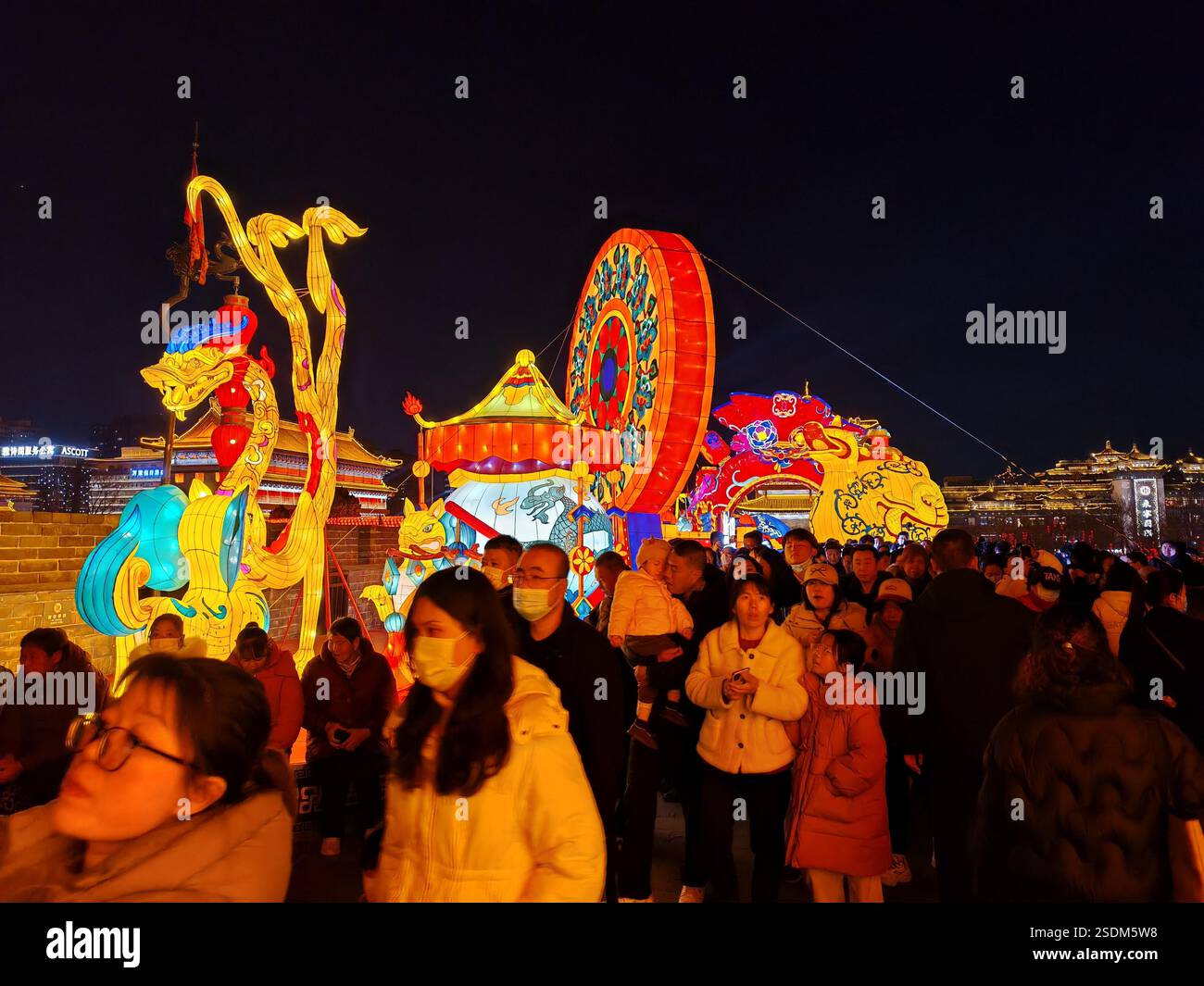 People visit the Xi'an City Wall Lantern Festival in Xi'an City ...