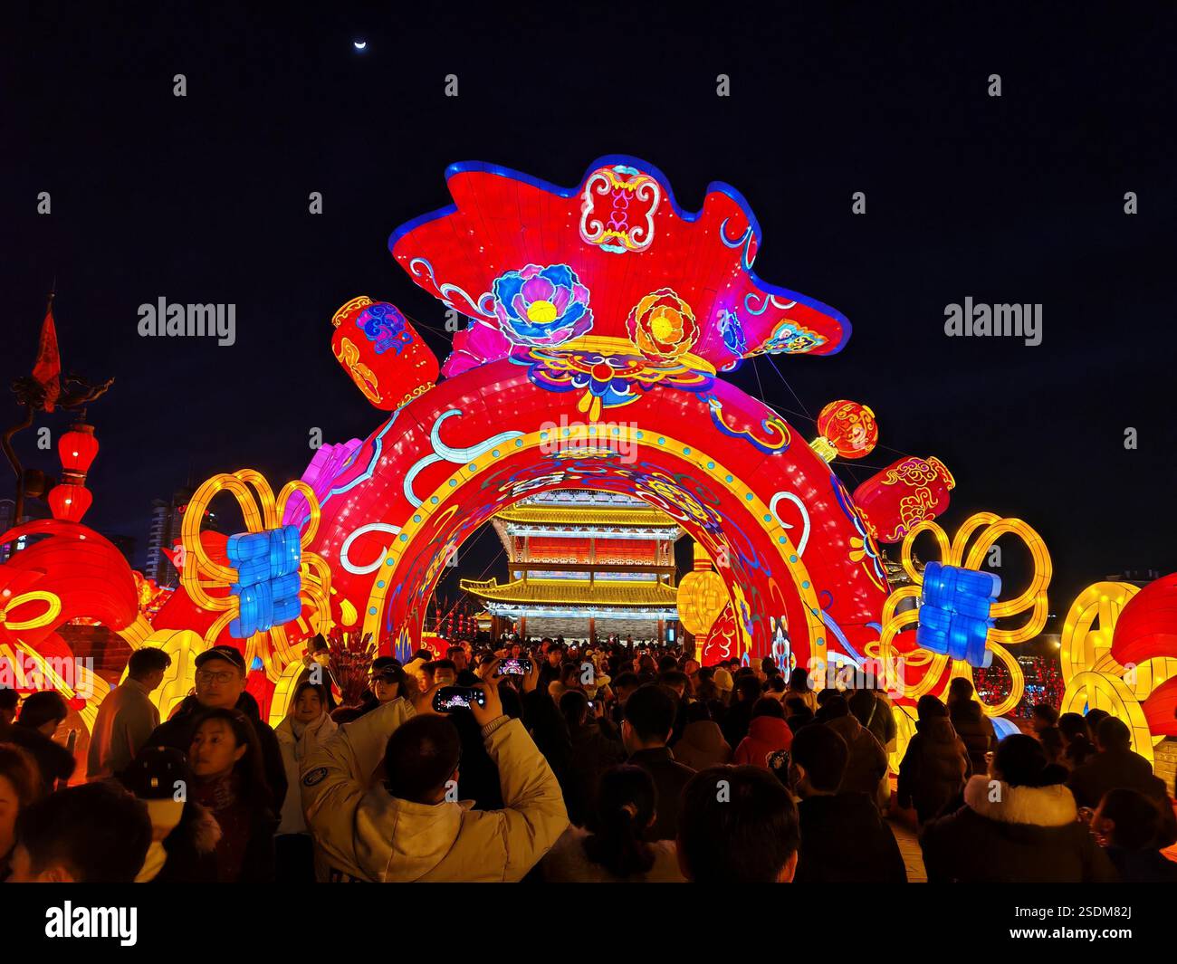 People visit the Xi'an City Wall Lantern Festival in Xi'an City ...