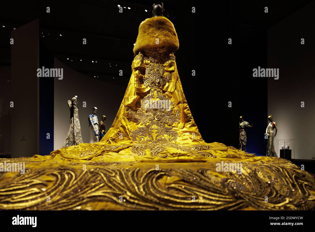 rihanna yellow dress met gala Rihanna's that changed fashion history Rihanna changed the Met Gala