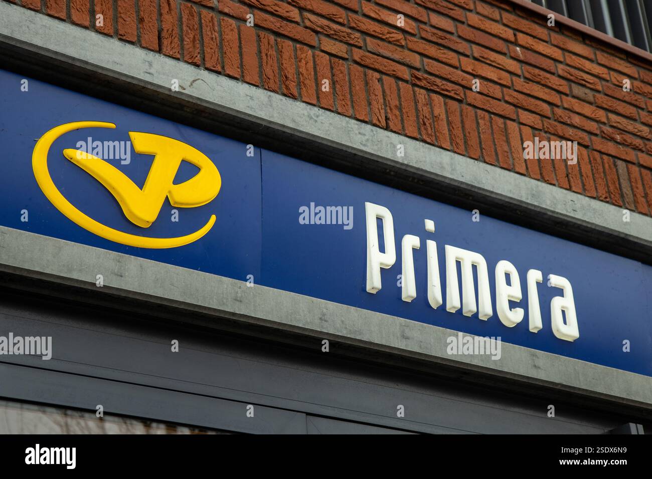 primera tobacco Front tobacco shop in city hi-res stock photography and images
