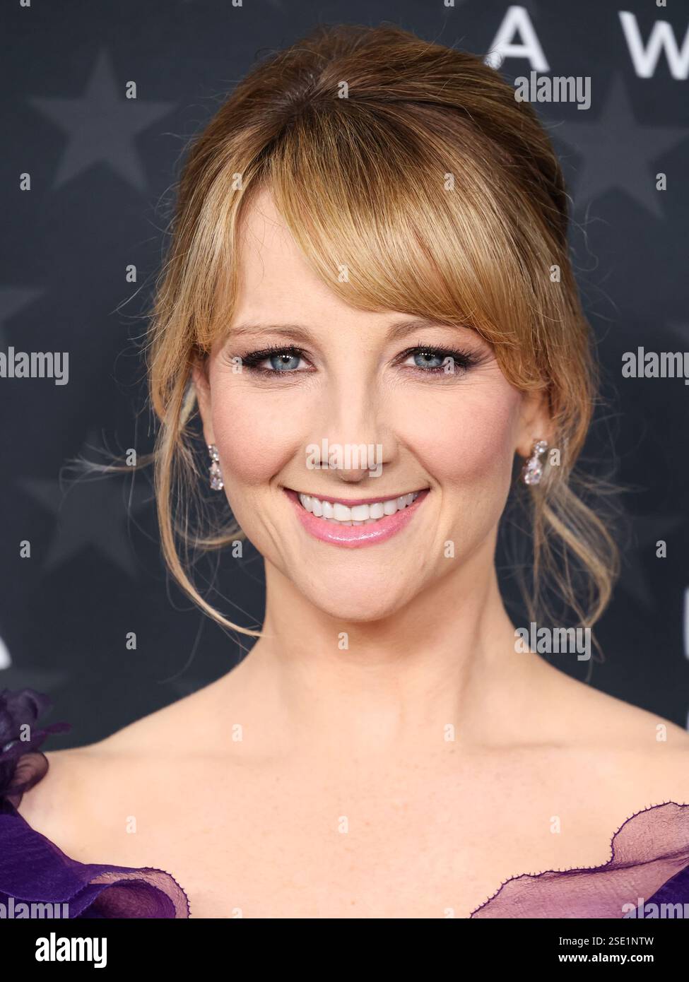 Melissa rauch red dress hi-res stock photography and images - Alamy