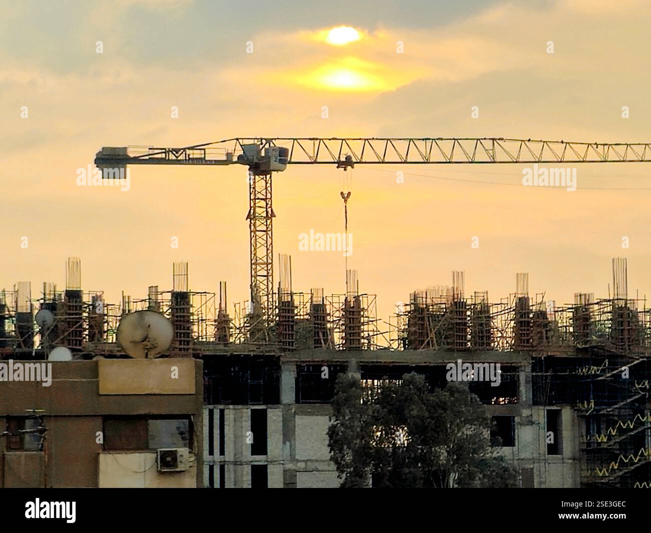 Concrete high rise construction egypt hi-res stock photography and ...