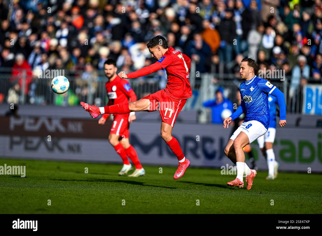 Darmstadt, Deutschland. 08th Feb, 2025. Frederik Schmahl (SV 07 ...