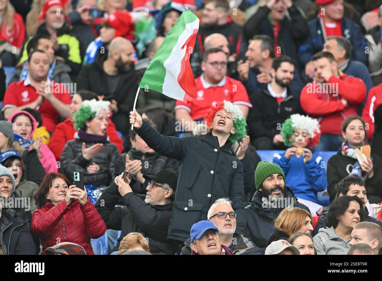 Wales rugby fans rome hi-res stock photography and images - Alamy