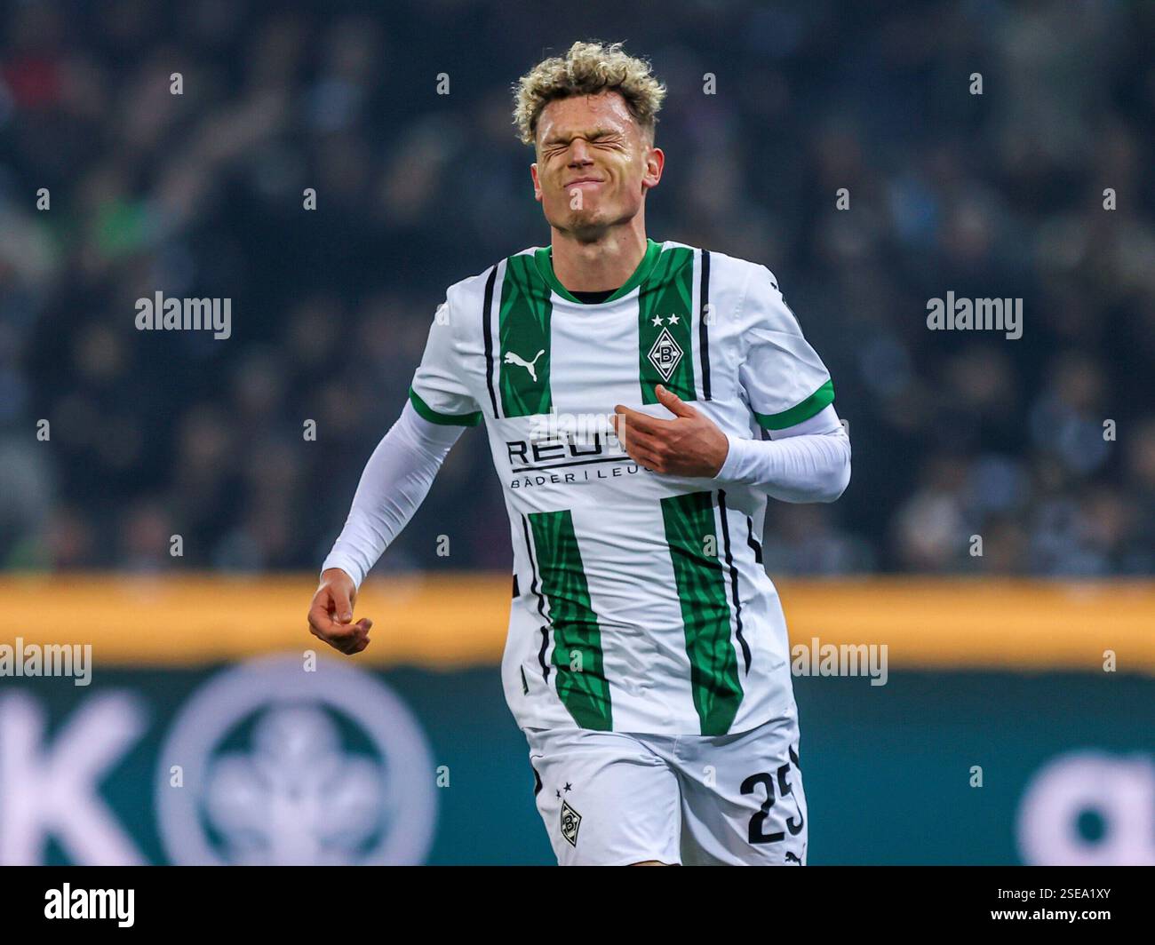 Robin Hack Robin Hack (Borussia Mönchengladbach/Moenchengladbach, #25) unzufrieden ...