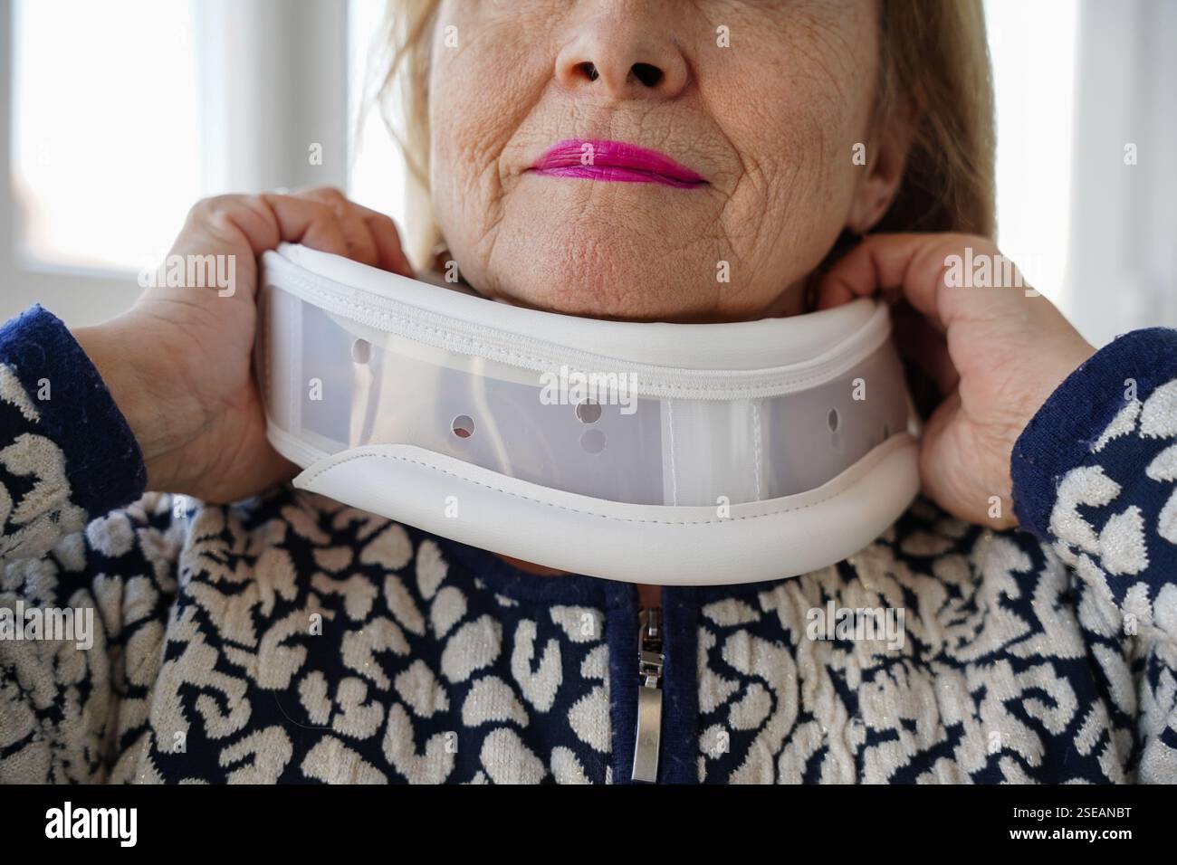 Close up injured woman cervical hi-res stock photography and images - Alamy