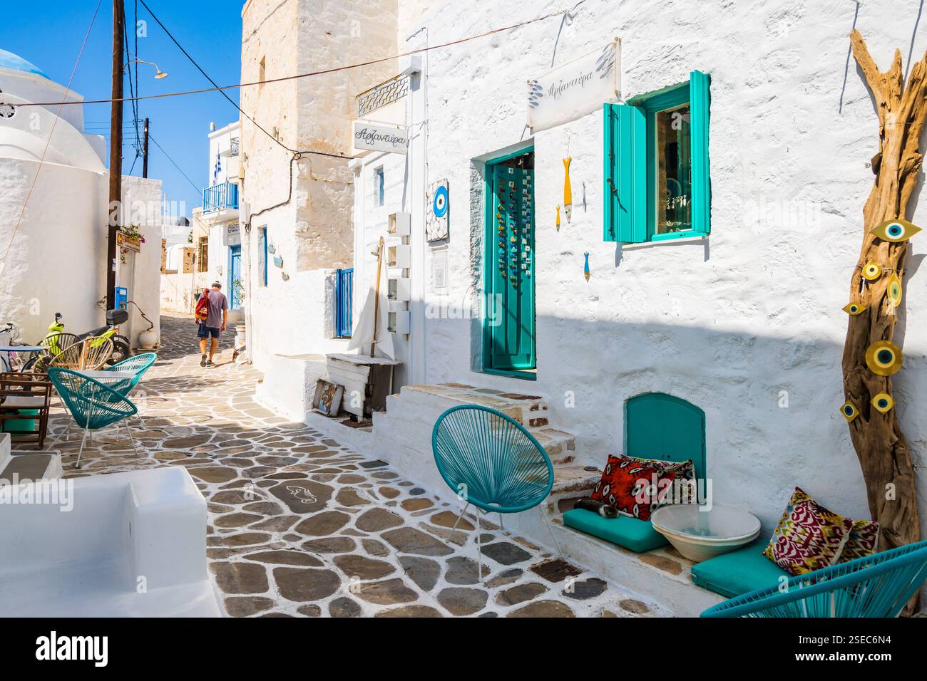 KIMOLOS ISLAND, GREECE - SEP 26, 2023: shop located in narrow street ...