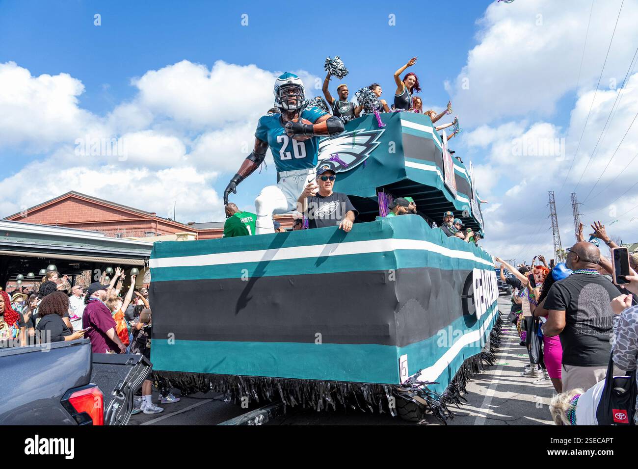 Philadelphia Eagles fans and cheerleaders march during the New Orleans ...