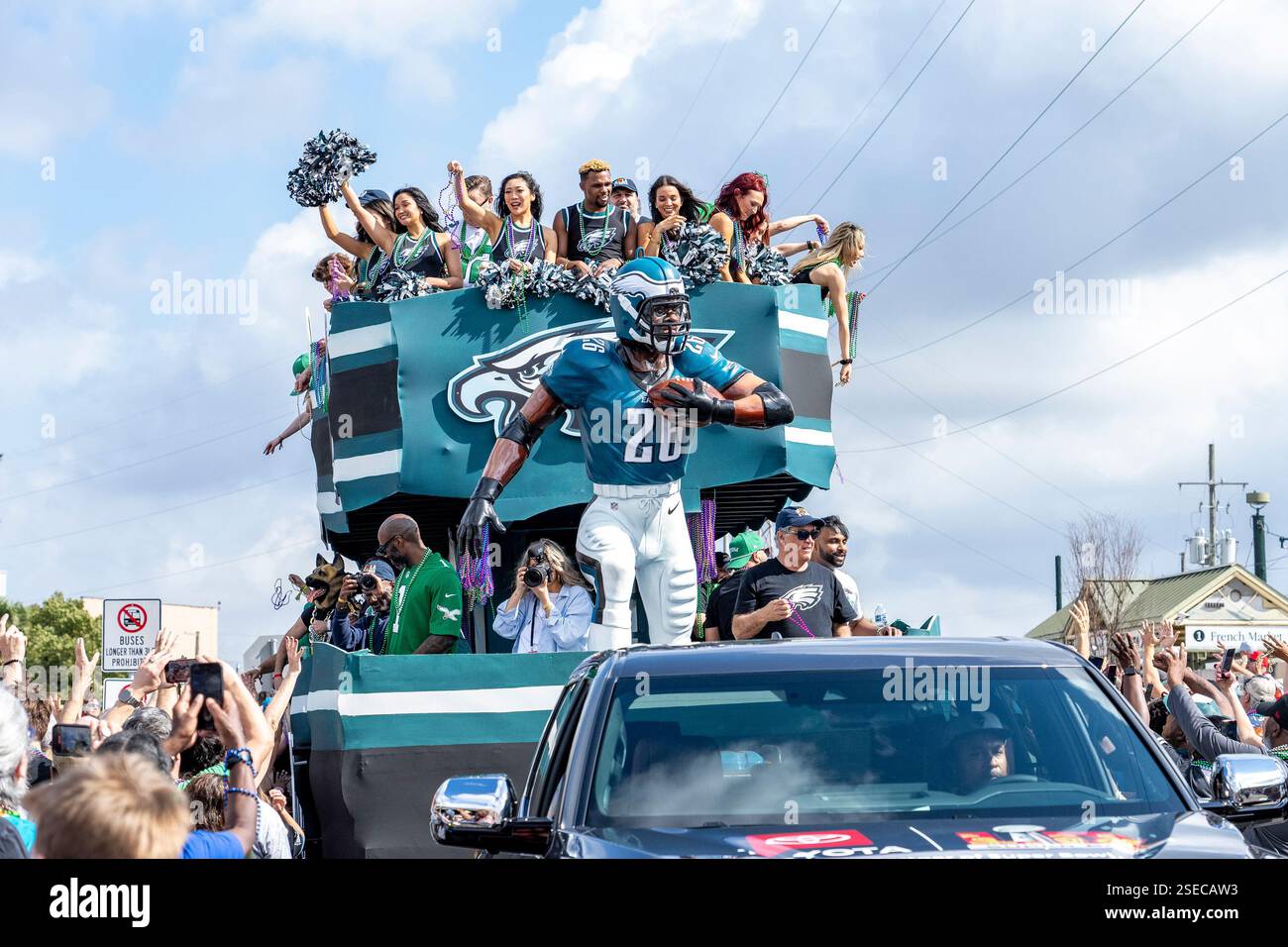 Philadelphia Eagles fans and cheerleaders march during the New Orleans ...