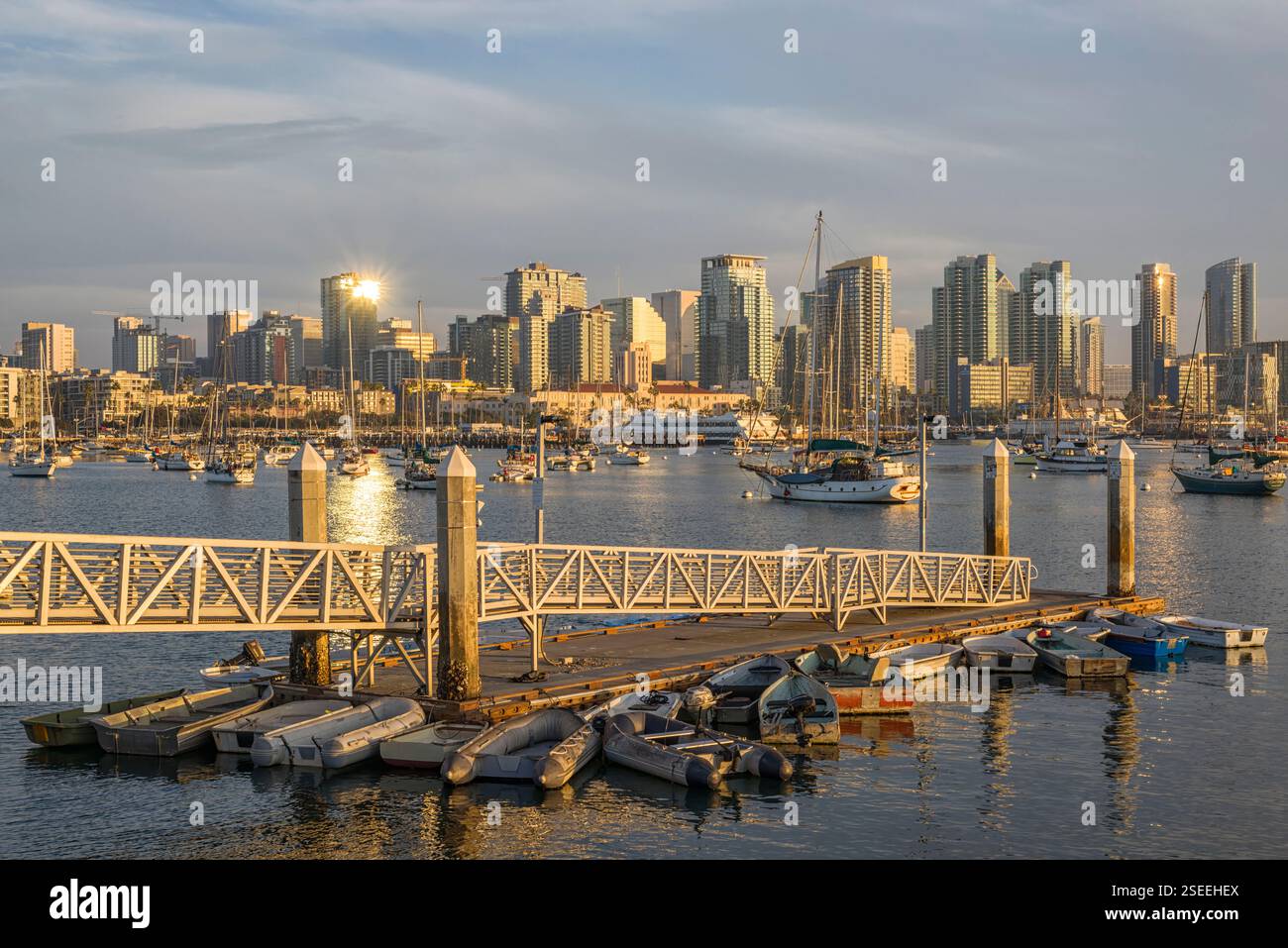 Waterfront tourism scene hi-res stock photography and images - Alamy