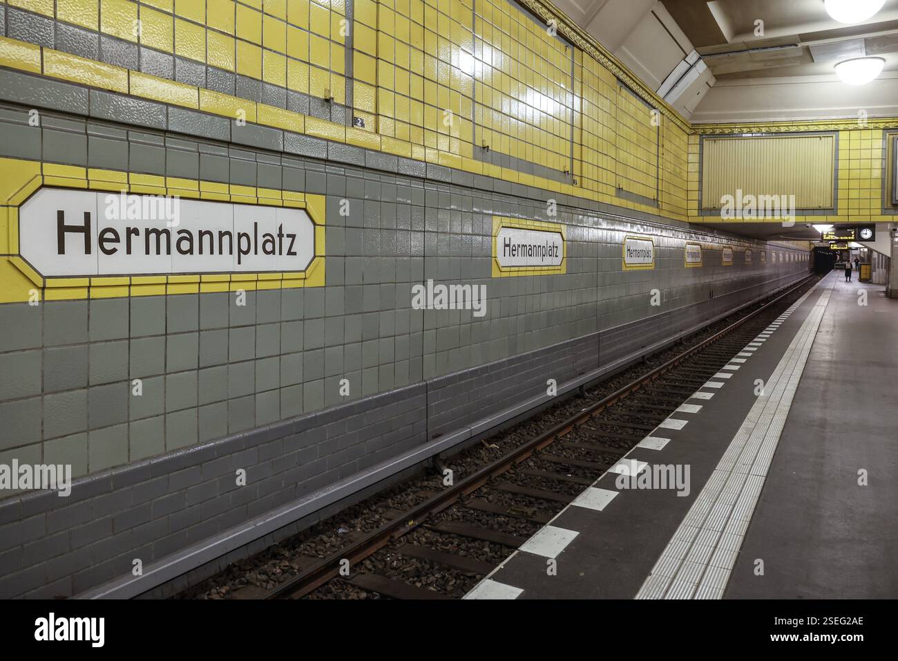 Empty platform at Hermannplatz underground station waiting for the ...
