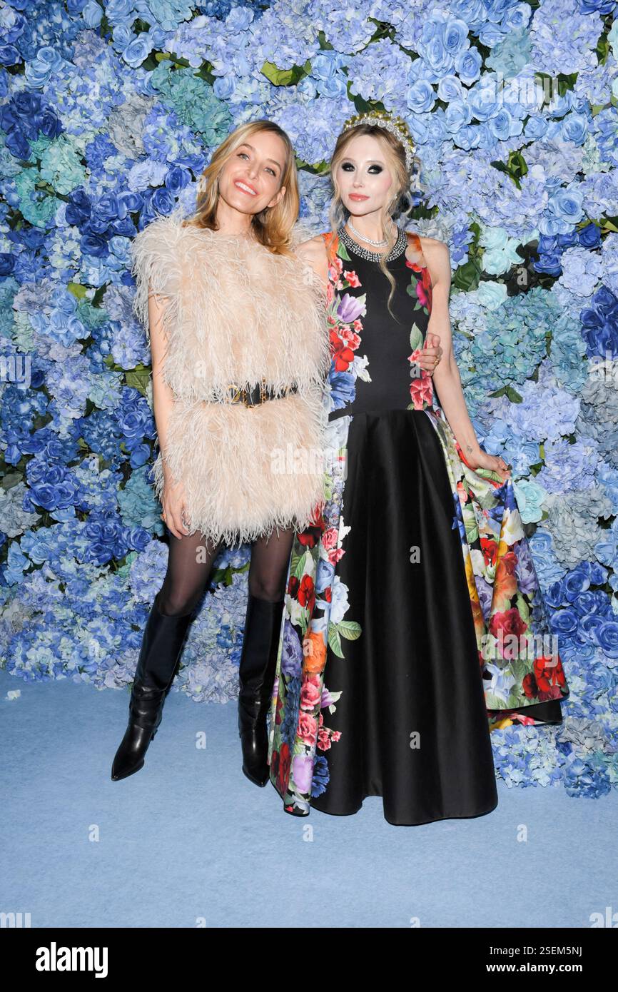 女性情報誌 L'OFFICIEL France June/July 2019 New York, USA. 08th Feb, 2025. Jenny Mollen and Stacey Bendet