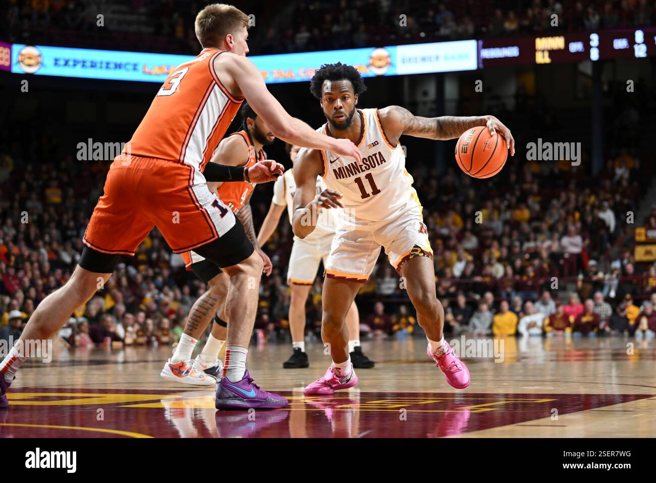 Minnesota guard Femi Odukale (11) drives past Illinois forward Ben ...