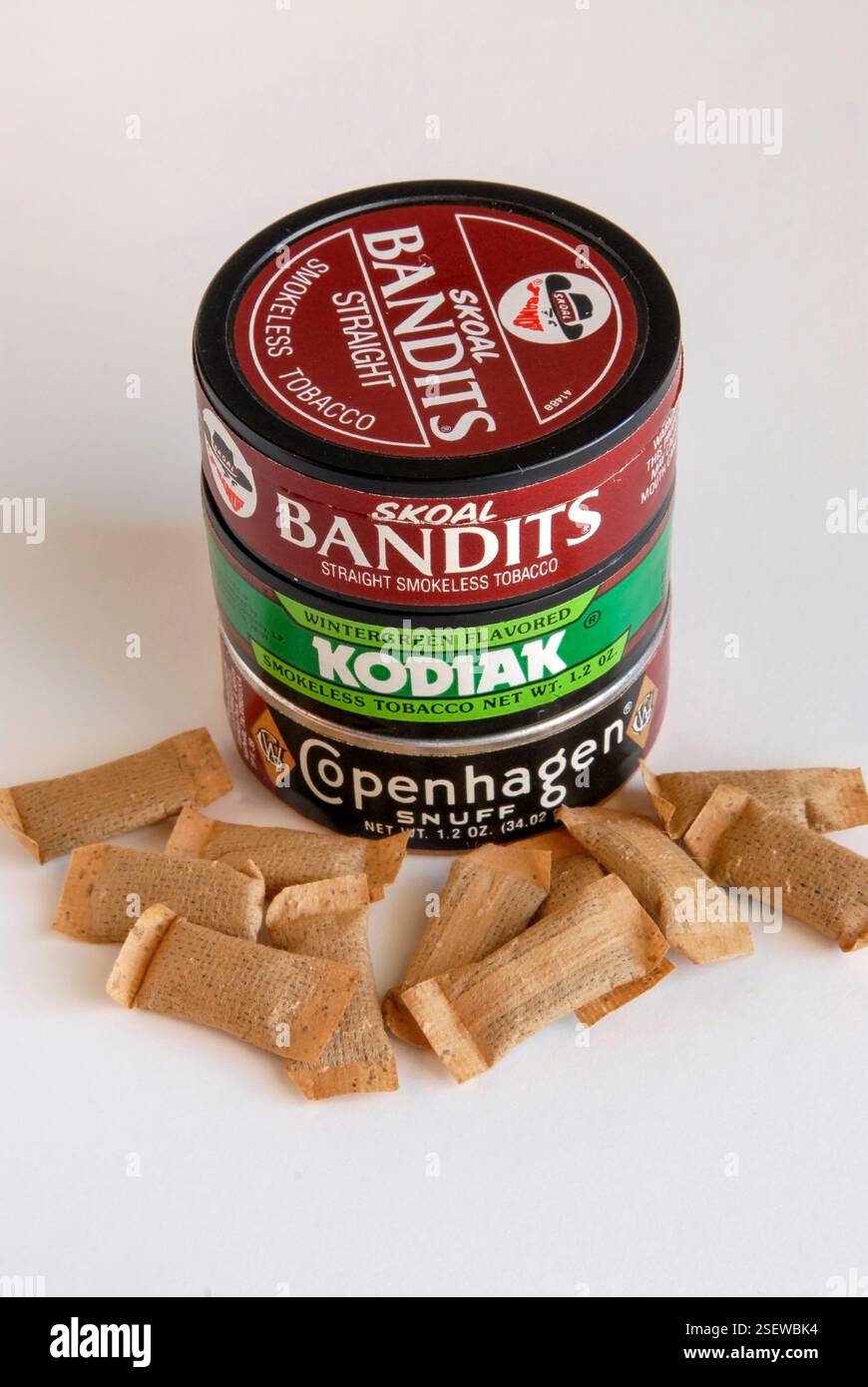 bandits chewing tobacco Smokeless tobacco hi-res stock photography and images