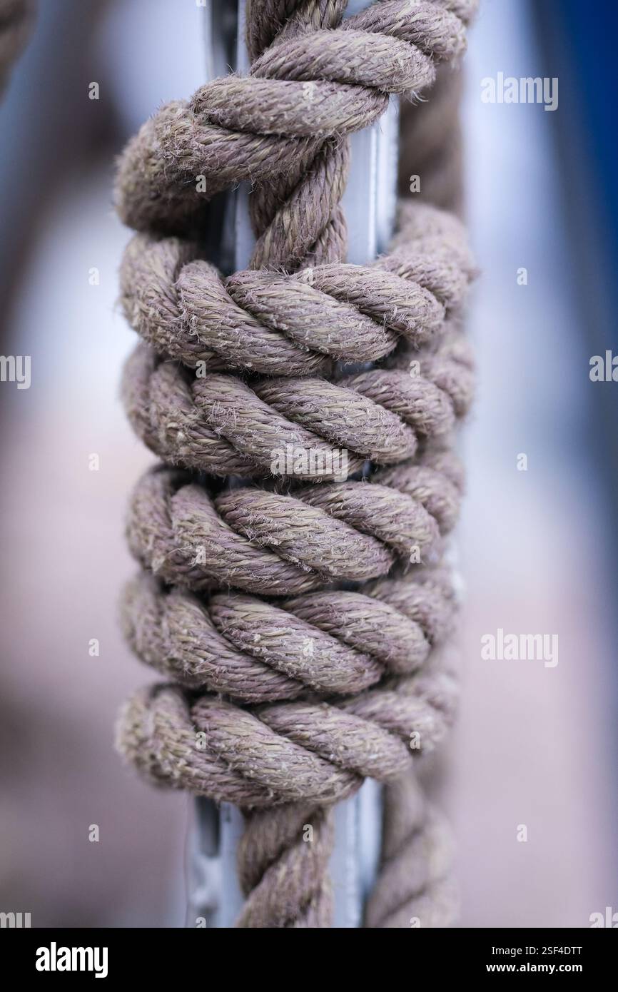 A rope around a pole Stock Photo - Alamy