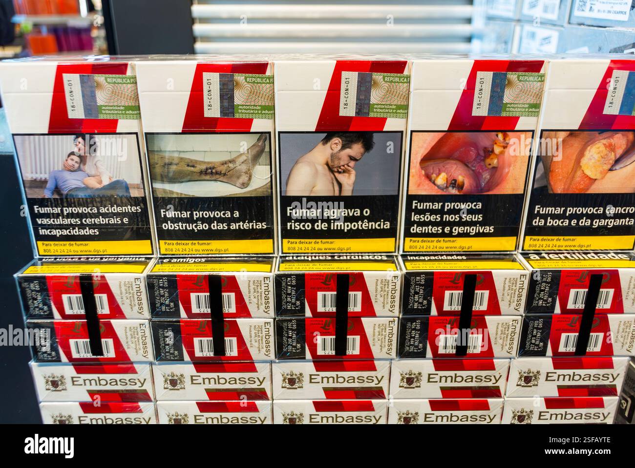 portuguese cigarettes Cigarettes on sale hi-res stock photography and images - Page 2