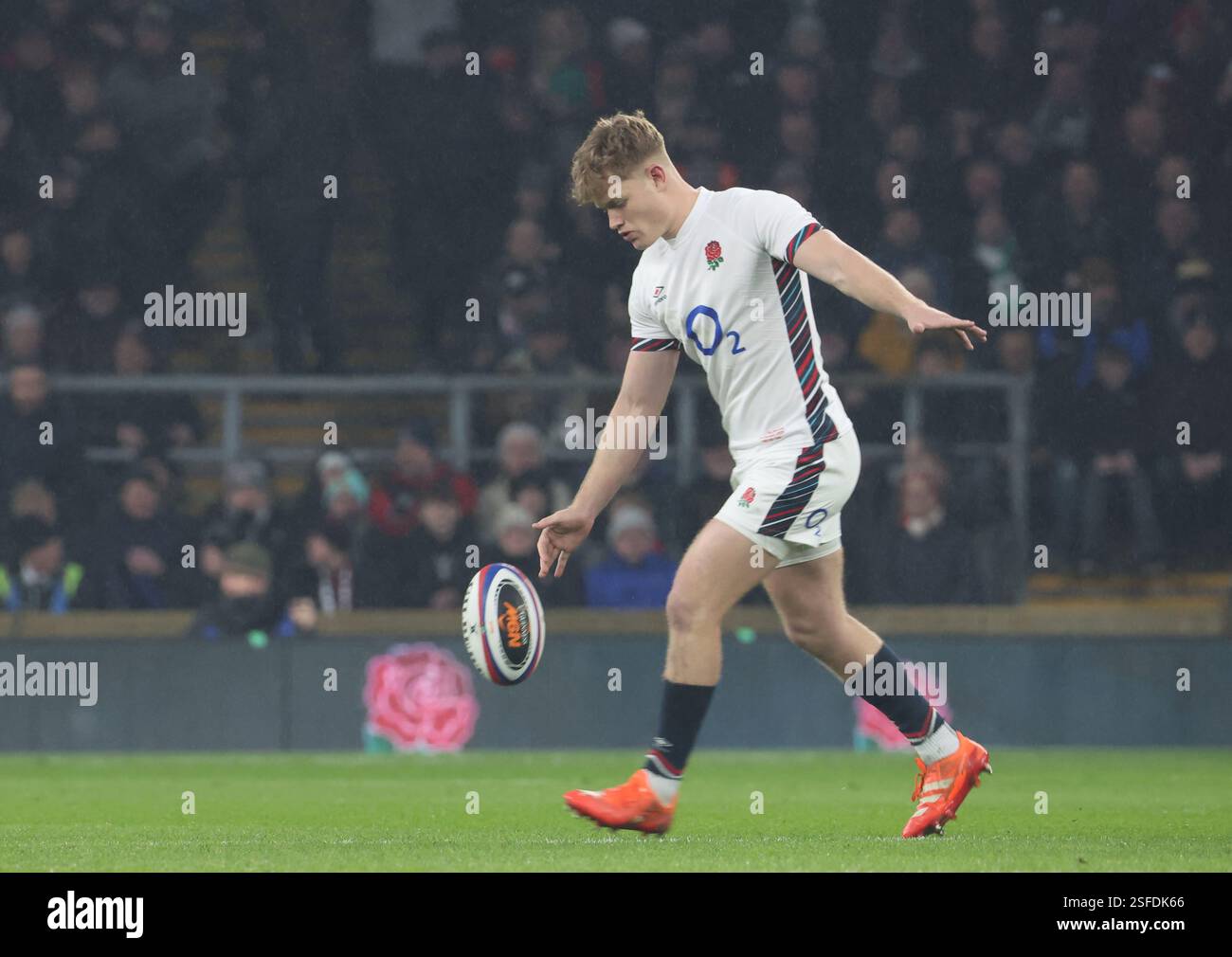 London, UK. 08th Feb, 2025. England's Fin Smith(Northampton Saints ...
