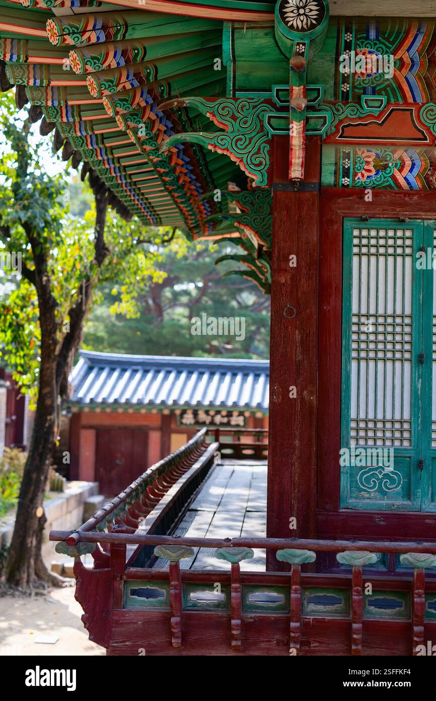 An architectural detail from Gyeongbokgung Palace in South Korea ...