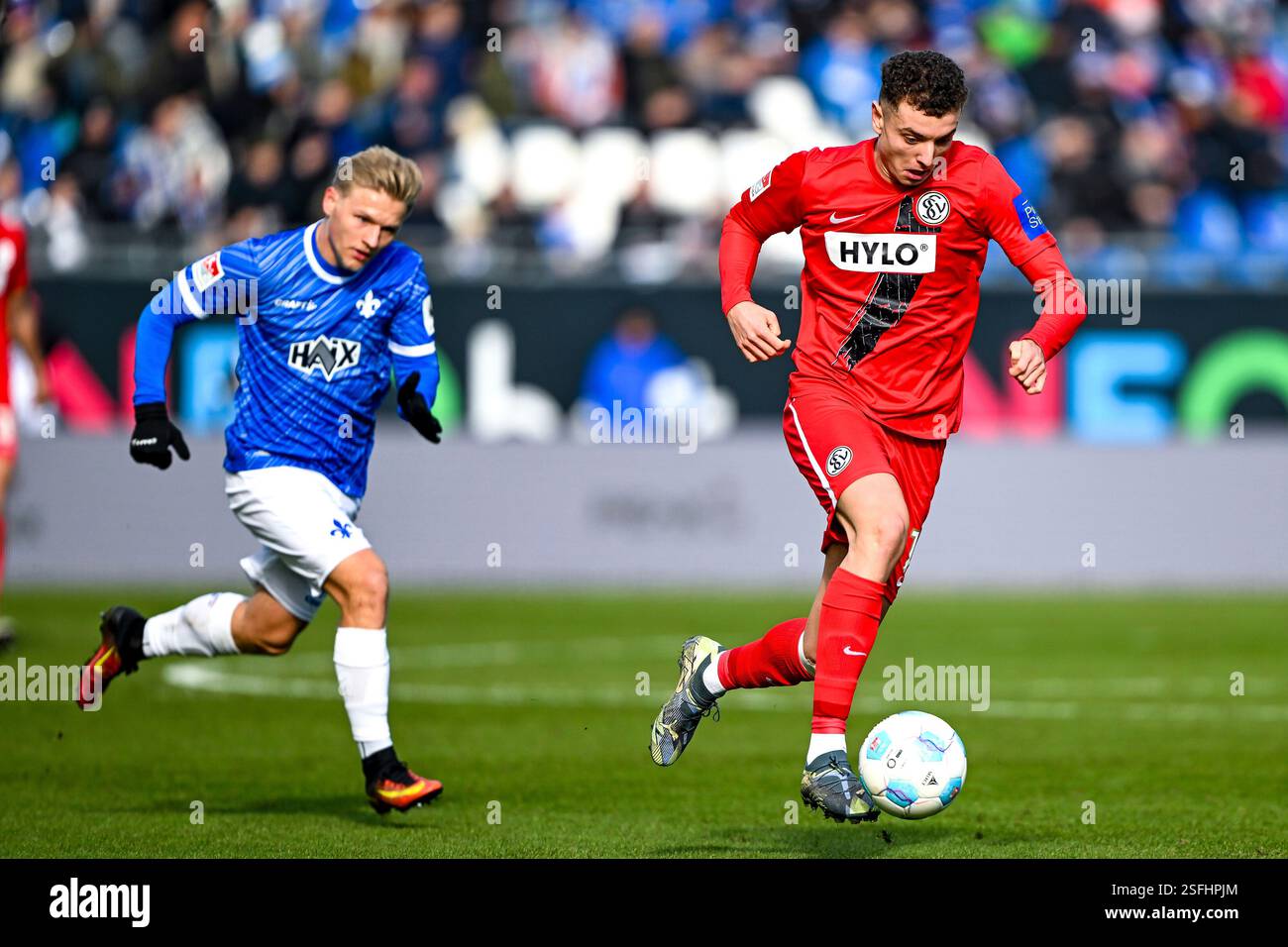 Darmstadt, Deutschland. 08th Feb, 2025. Fisnik Asllani (SV 07 ...