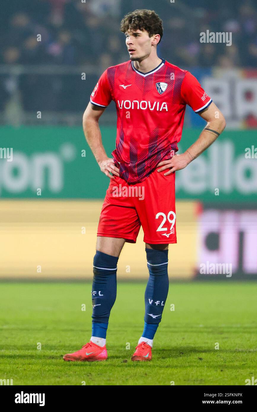 Kiel, Germany. 09th Feb, 2025. Soccer: Bundesliga, Holstein Kiel - VfL ...