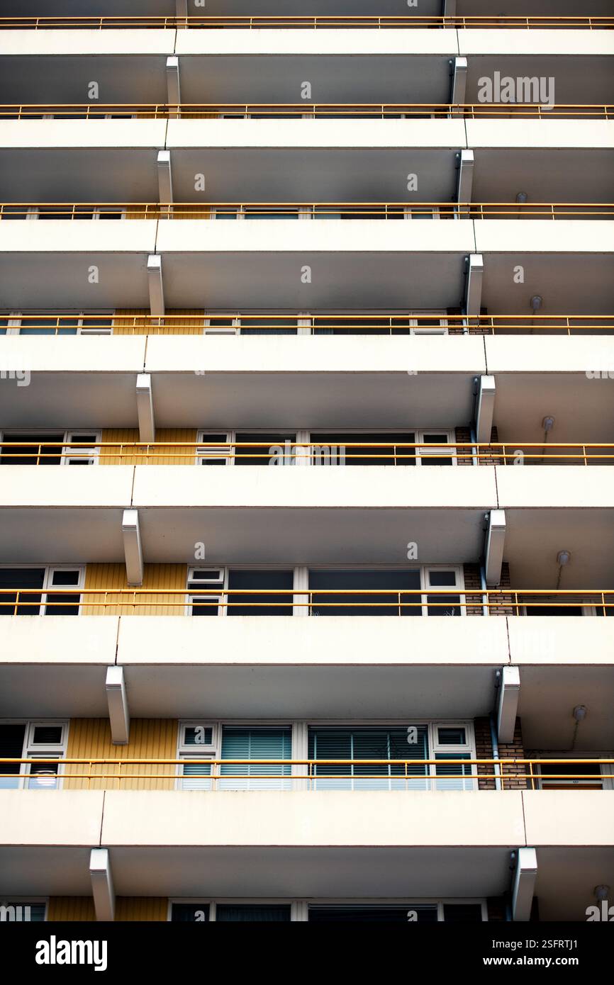 Detail of the exterior of a high rise apartment building Stock Photo ...
