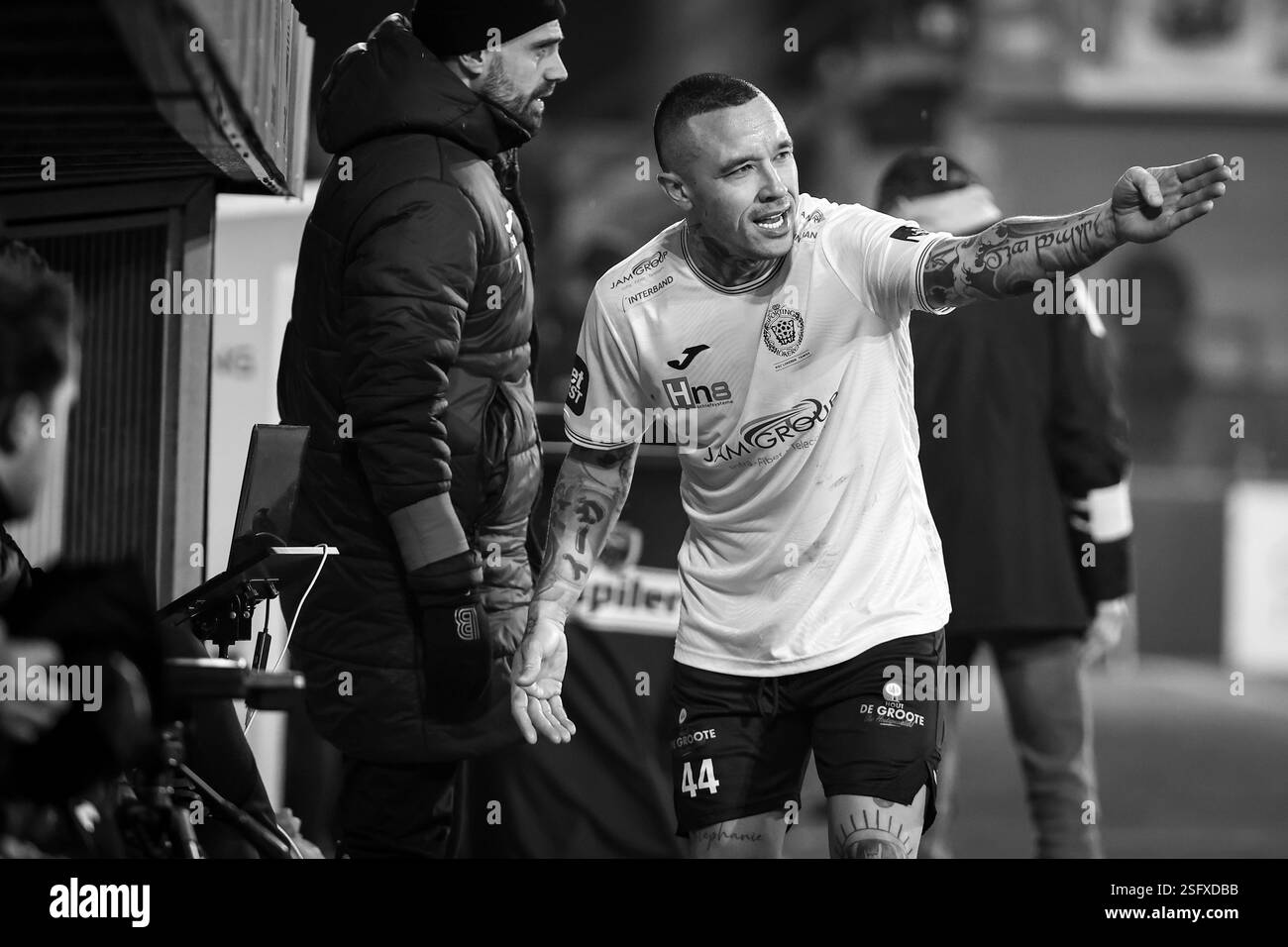 Leading Diver Jaime 'Slasher' Neeson, a Mine Clearance diver remembers the  fallen Royal Navy Divers, who he describes as brave and courageous. , 5  Bells has been adopted as a salute to our fallen ..., image size:1300x956