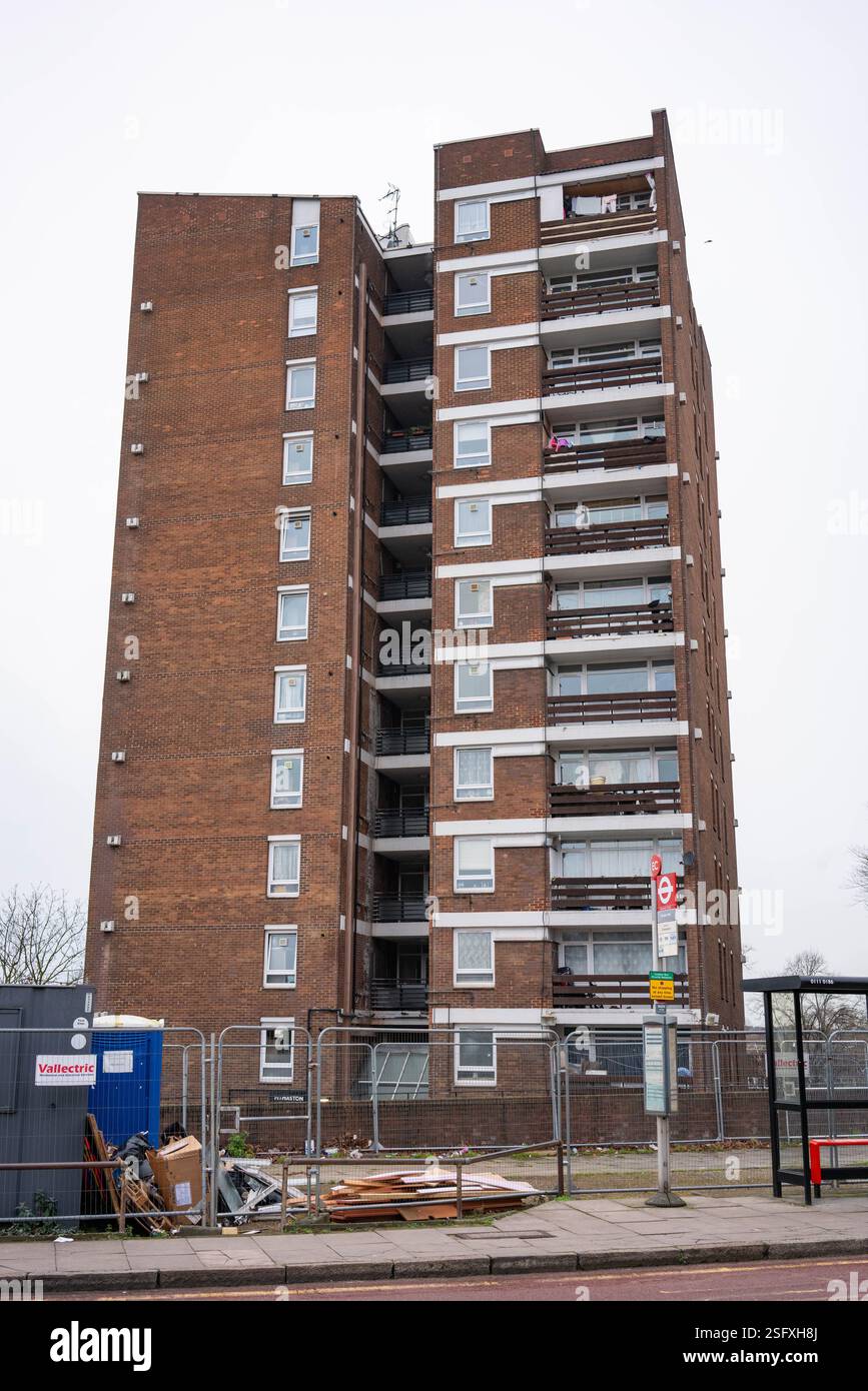 Egremont House, London SE13 7NE. 1970s highrise tower block with residential flats on Lewisham Road, Lewisham, London, England, UK. Stock Photo