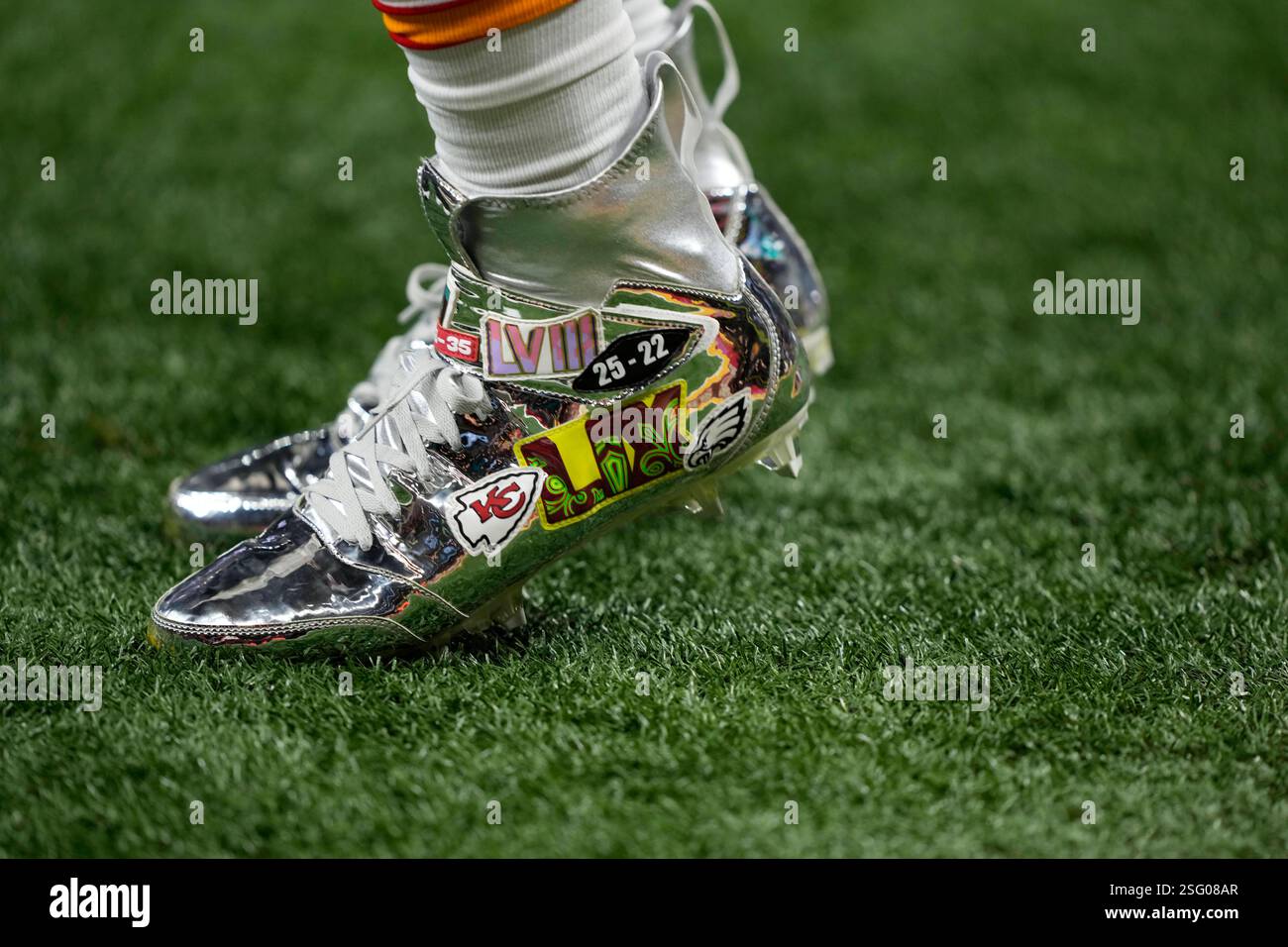 defensive end cleats