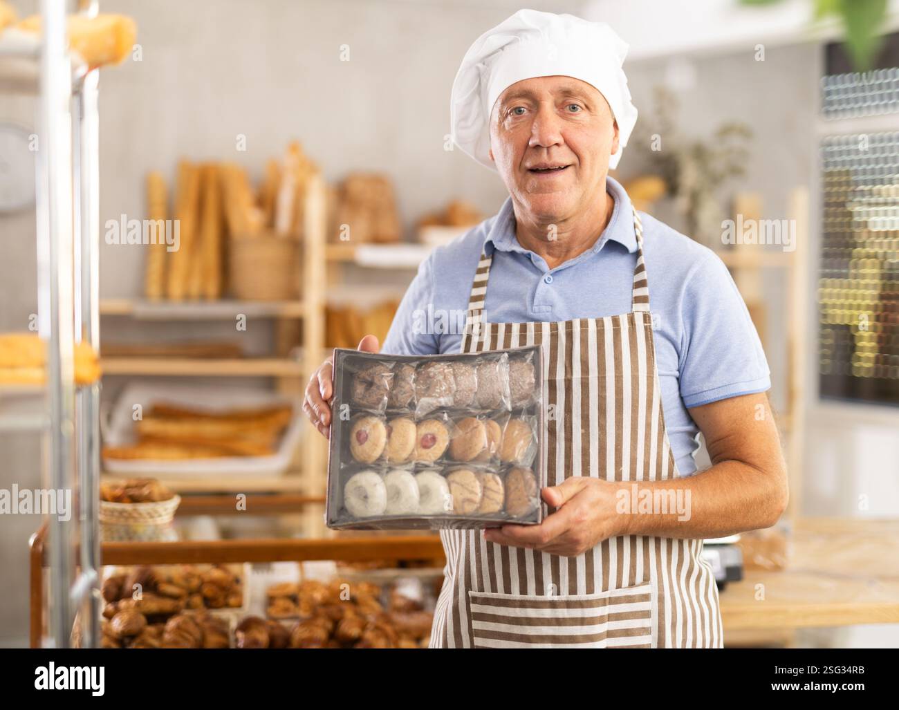 Manager Baking Bakery senior man employee holds basket of ready-made cookie Stock ...