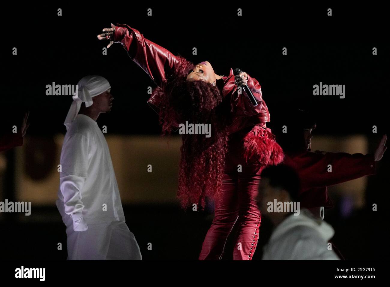 Sza Halftime SZA performs during halftime of the NFL Super Bowl 59 football game ...