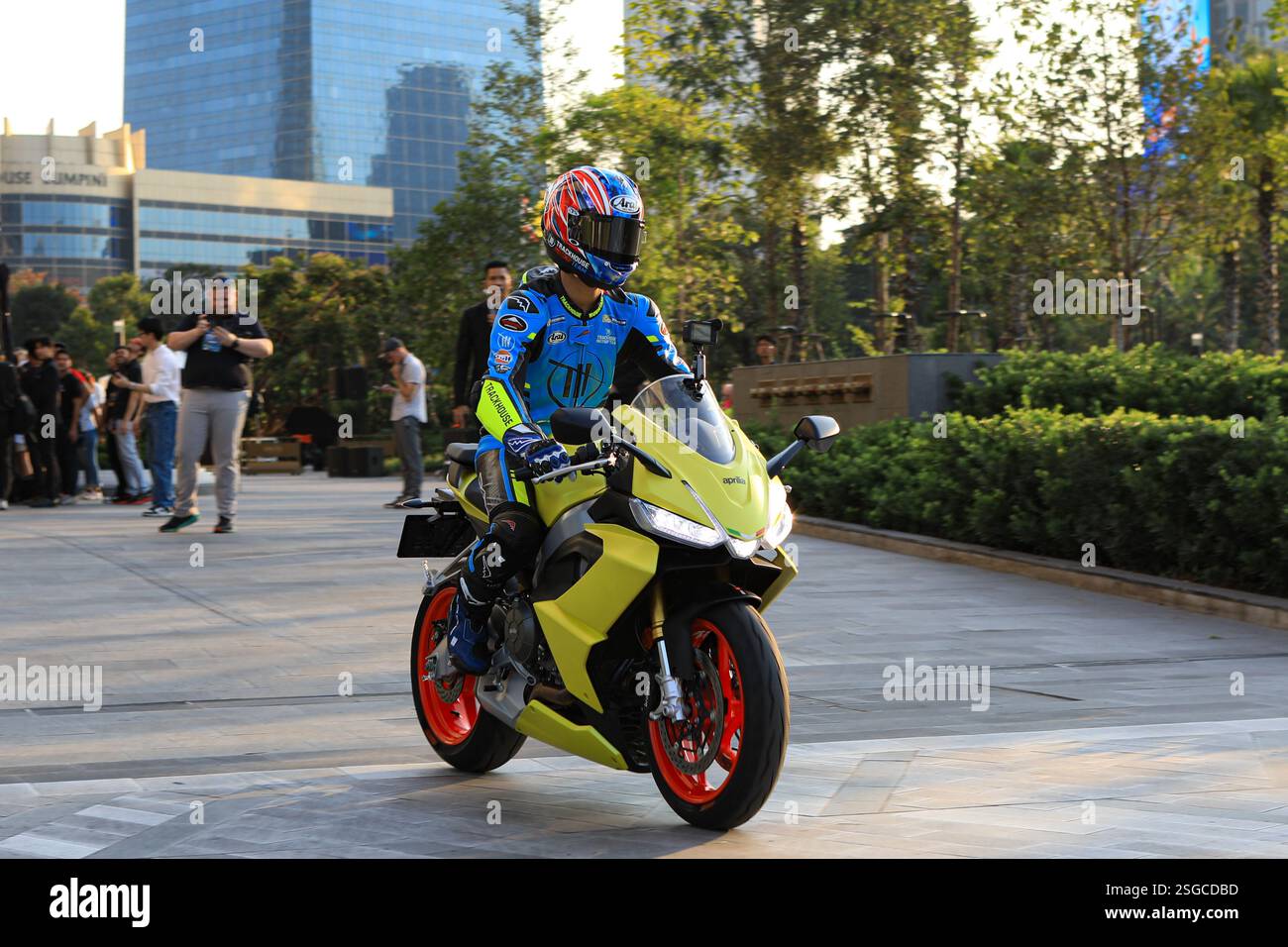 ai-ogura-79-japan-trackhouse-motogp-team-motorcycle-riding-show