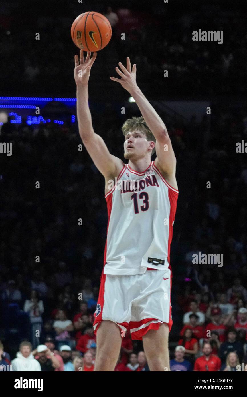 Arizona forward Henri Veesaar (13) against Texas Tech during a NCAA