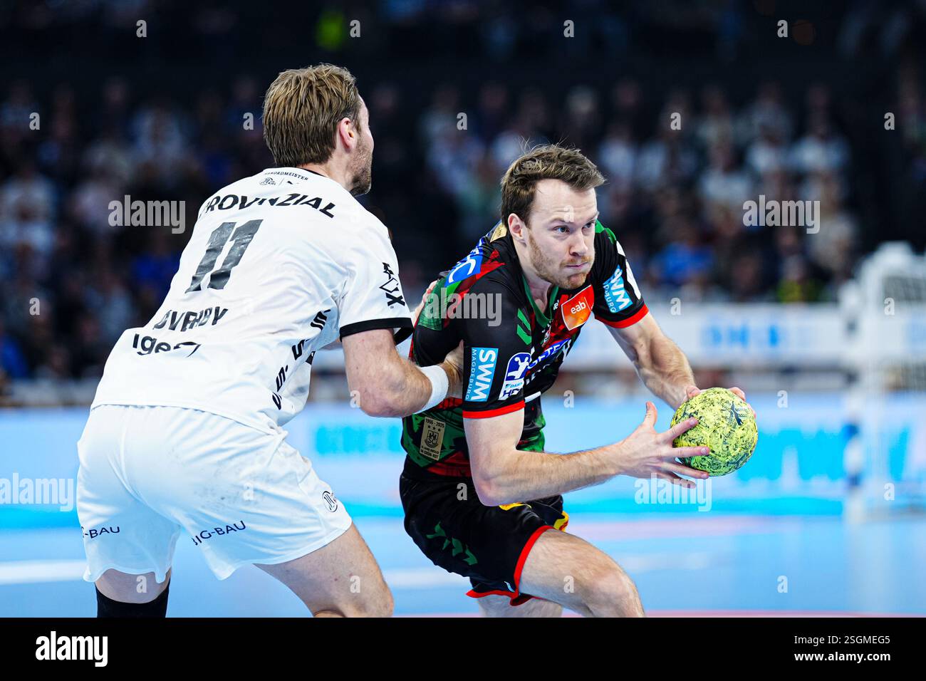 Petter Oeverby (THW Kiel, #11), Felix Claar (SC Magdeburg, #07) GER ...