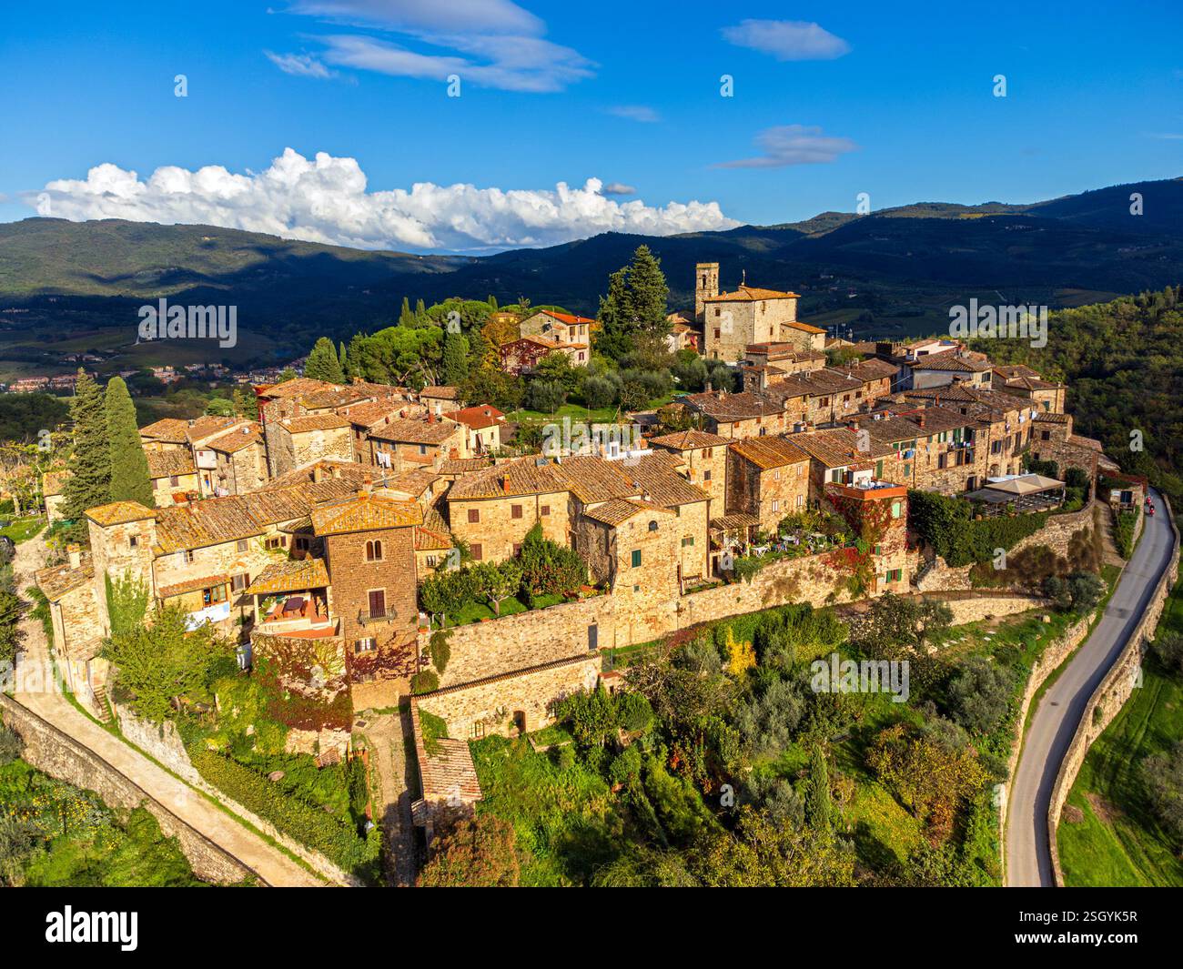 the-fortified-village-of-montefioralle-on-the-hills-of-greve-in-chianti