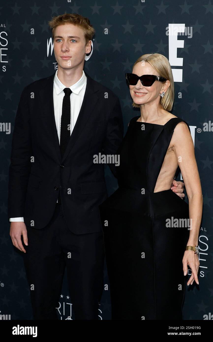 LOS ANGELES FEB 7 Naomi Watts, Sasha Schreiber at the 2025 Critics