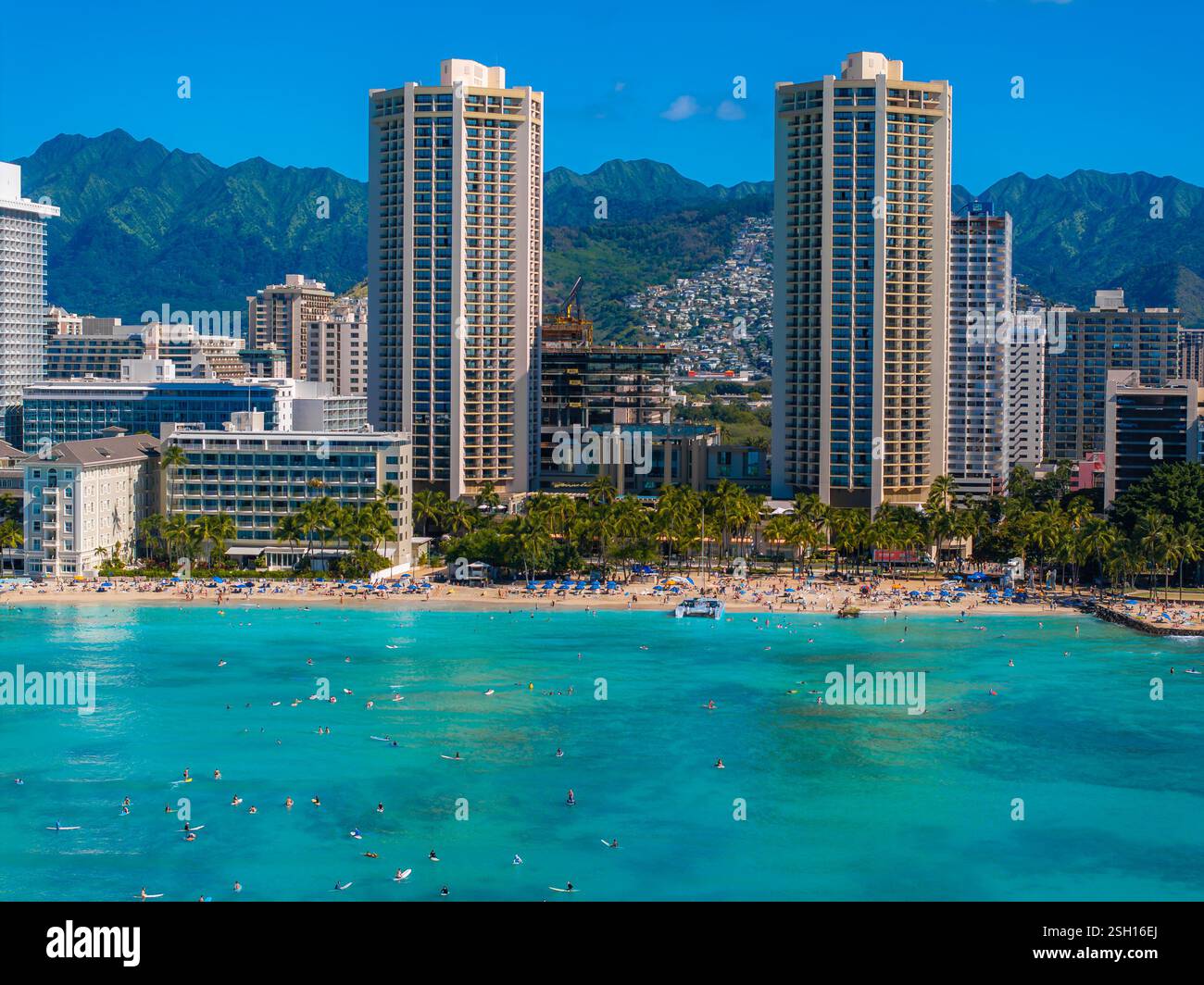 Skyline honolulu residential towers hi-res stock photography and images ...