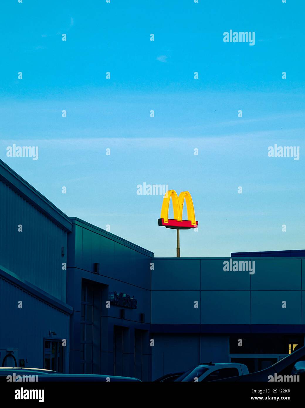 Golden arches hi-res stock photography and images - Alamy
