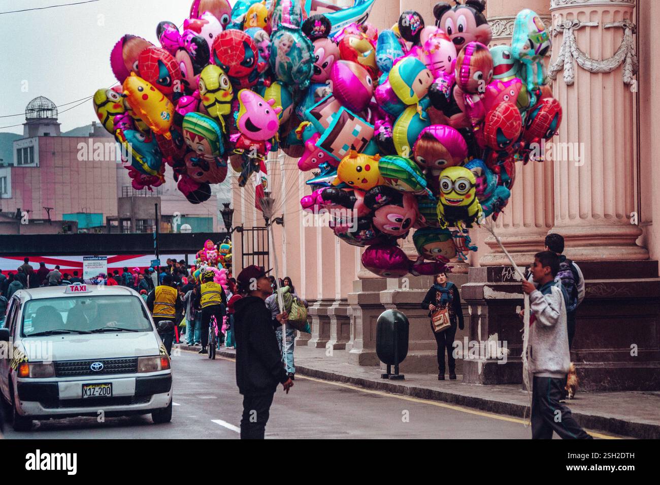 Street Vendor Selling Colorful Disney Character Balloons – Centro de Lima Stock Photo