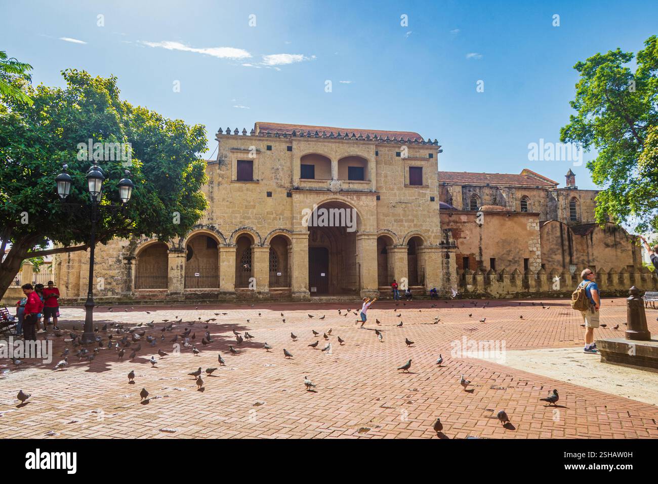 Parque Colón Cathedral at Columbus Park (Parque Colón) - Santo Domingo, Dominican ...