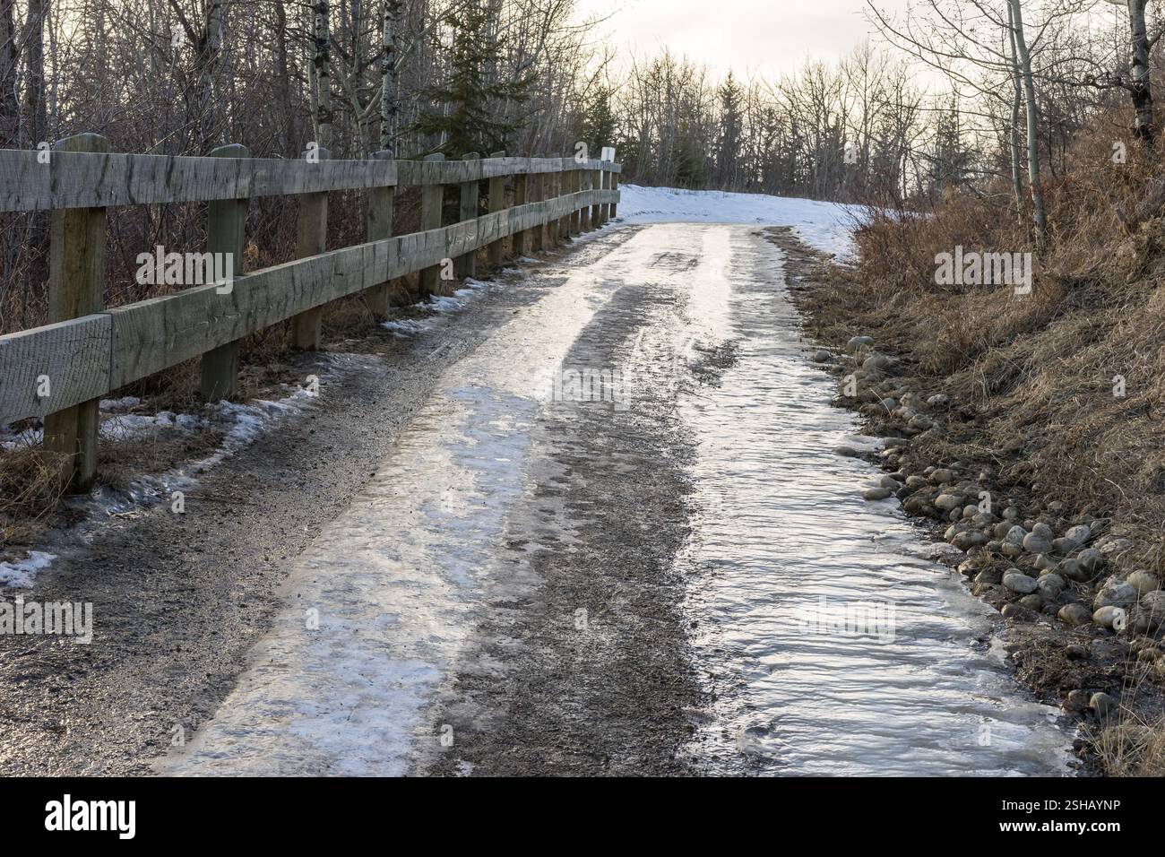Gravel road during snow hi-res stock photography and images - Alamy